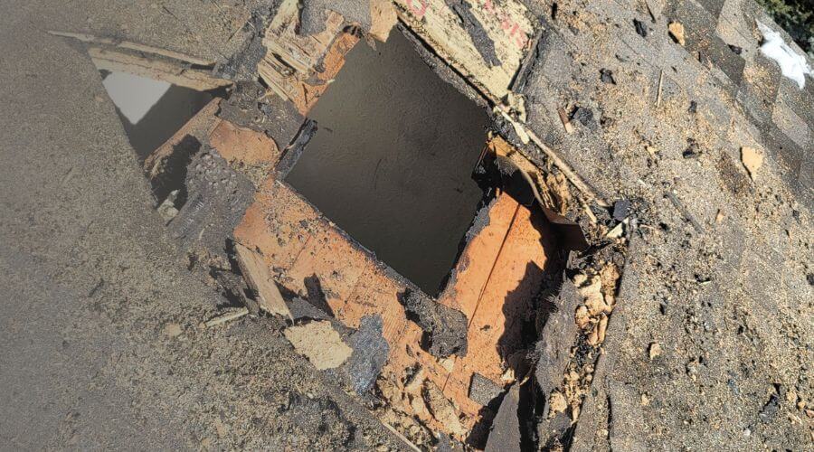 Why choose water damage restoration service for emergency water extraction services in Memphis